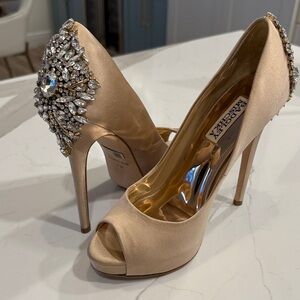 Badgley Mischka Kiara Crystal Champagne Embellished Heels 7M